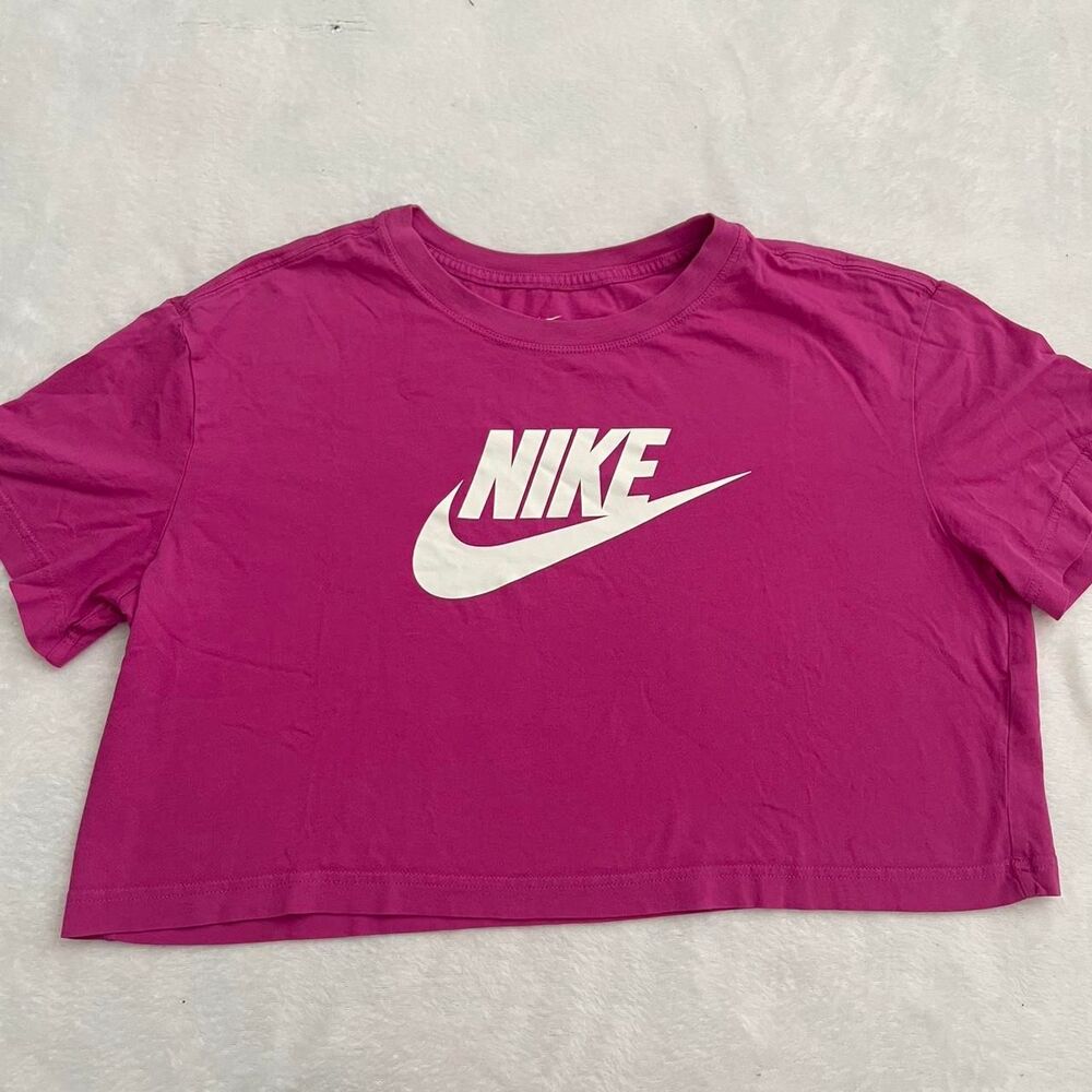 Nike cropped t shirt size medium